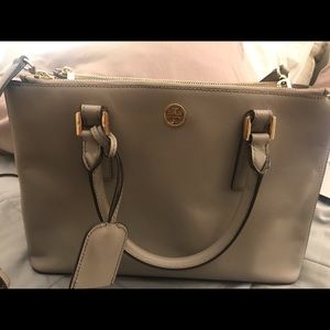 Tory Burch Robinson handbag (like new)